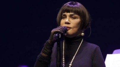 Sırrı Süreyya Önder'in ölümü sonrası saçlarını kazıtan Sezen Aksu'nun son hali ortaya çıktı