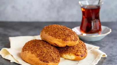 Buram buram kokan peynirli poğaça tarifi! 15 dakika mayalayın, çörek otuyla süsleyin