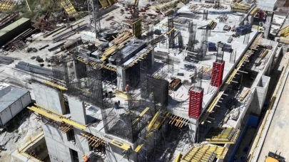 Eşrefpaşa Hastanesi yeni hizmet binası hızla yükseliyor