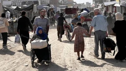 Katil İsrail'in saldırı tehdidinin ardından Filistinliler göç ediyor