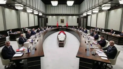 Kulisler hareketlendi! 8 bakanın koltuğu sallantıda mı?