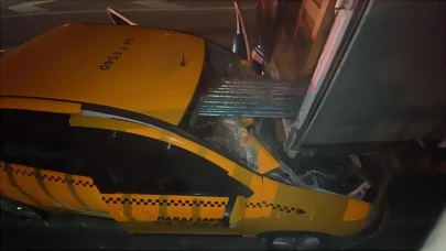 Sakarya'da feci kaza: Taksi sürücüsü hayatını kaybetti, iki yaralı var