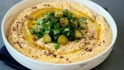 Yalnızca 10 Dakikada! Mutfağınızı Şenlendirecek Kolay Humus Tarifi