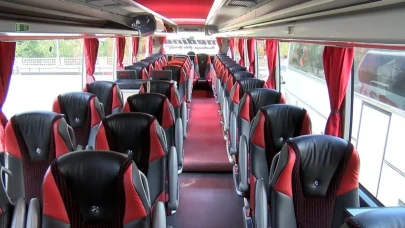 Otobüste koltuk tartışması skandala dönüştü, yolcu muavinin saldırısına uğrayarak bırakıldı!