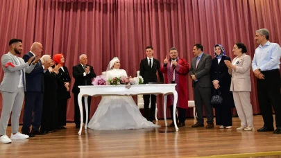 Trabzon Valisi Aziz Yıldırım, Koruyucu Aile Çiftinin Nikah Törenine Katıldı