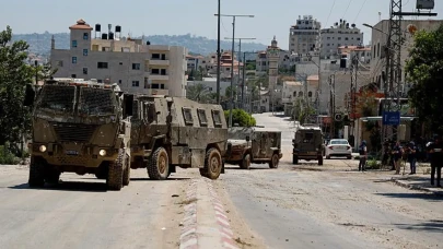 İsrail ordusu Batı Şeria'ya düzenlediği baskınlarda çok sayıda Filistinliyi gözaltına aldı