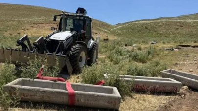 Van Başkale Belediyesi’nden Tarım ve Hayvancılığa Destek: Kırsal Mahallelerde Sıvat Yerleştirme Çalışmaları Sürüyor