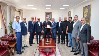 Muş Ovası Muhtarlar Derneği Başkanı Turan Süme’den Vali Avni Çakır’a Ziyaret