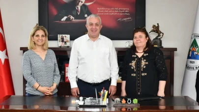 Bursa Muhtarı ve İş İnsanı, Artvin Belediye Başkanı Erdem'i Ziyaret Etti