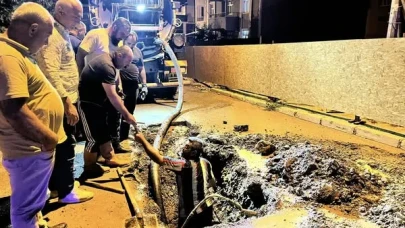 Muş Belediyesi’nden Gece Mesaisi: Su Patlağına Anında Müdahale