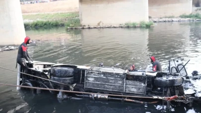 Cezayir’de yolcu otobüsü nehre düştü: 18 kişi hayatını kaybetti