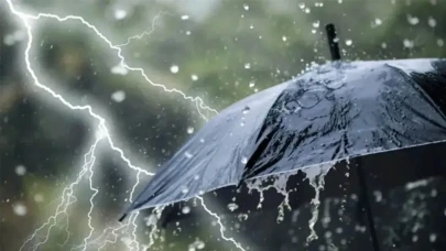 Hava sıcaklıkları düşüyor, yağış geliyor. Meteoroloji’den Kocaeli, Sakarya, Bilecik ve Tokat için sağanak ve fırtına uyarısı yapıldı.