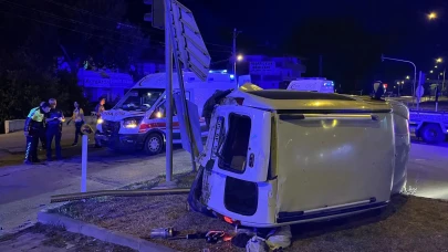 Hafif ticari araç ile ambulans çarpıştı; 5 yaralı