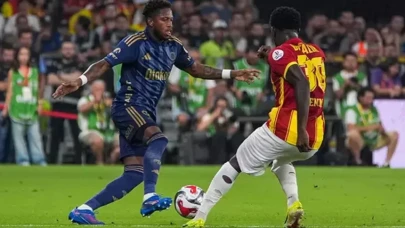 Fenerbahçe, son dakikada penaltı şansını değerlendiremeyerek İzmir'de 2 puanı hüsranla bıraktı! (Göztepe 0 - 0 Fenerbahçe Maç Özeti)