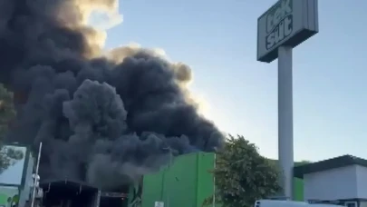 Fabrika alev alev yandı, 2 kişi hayatını kaybetti