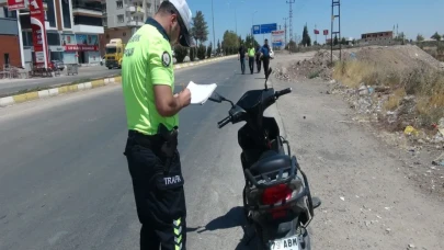 Kilis’te otomobil ile motosiklet çarpıştı: 2 yaralı