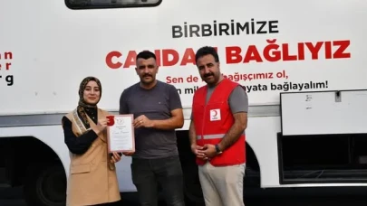 Olur Kaymakamı Semanur Kalkan’dan Kan Bağış Merkezine Ziyaret ve Madalya Takdimi