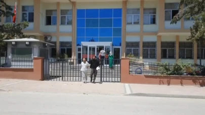 Annesini bıçaklayarak öldüren zanlı hastanede yaşamını yitirdi.