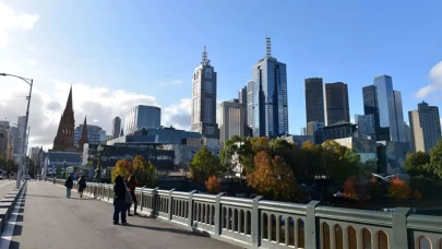 Avustralya'da 1800'den fazla çalışanını işten çıkaran hava yolu şirketine rekor para cezası