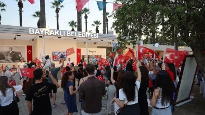 Bayraklı Fuar Standında Zafer Rüzgarı Esti!