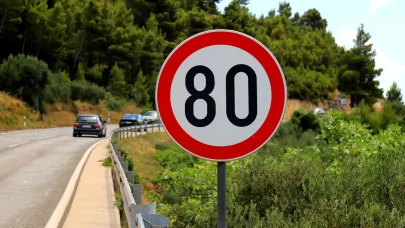 Hız sınır bölgeleri ve eski trafik levhaları değişiyor!