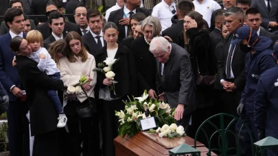 Suikaste uğrayan Senatör son yolculuğuna uğurlandı