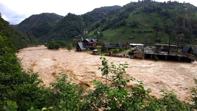 Rize Valiliğinden şiddetli yağış ve heyelan uyarısı geldi