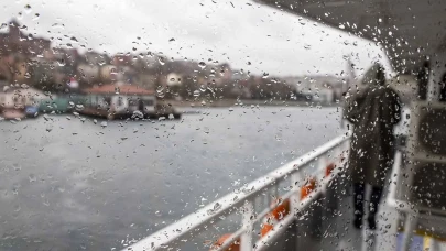 Meteoroloji saat verdi: İstanbul'a yağış beklenenden önce gelecek