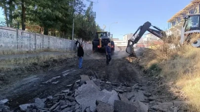 Muş Belediyesi’nden Sütlüce Mahallesi Alt Geçidinde Yol Çalışması