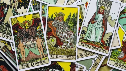 Tarot Kartlarıyla 27 Eylül Cumartesi'nin Falına Göz Atıyoruz: Bugün Sizi Neler Bekliyor?