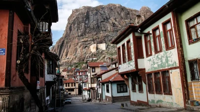 Afyonkarahisar'ın İlçeleri: Zengin Kültürel Doku ve Coğrafi Çeşitlilik