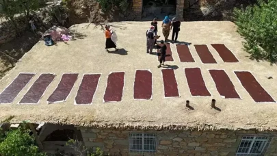 Batman'da Asırlık Geleneğin Lezzeti: Mereto Üzümleri Cevizli Sucuk ve Pestile Dönüşüyor