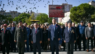 Bornova’da gaziler ve şehit yakınları Abide-i Hürriyet’te buluştu