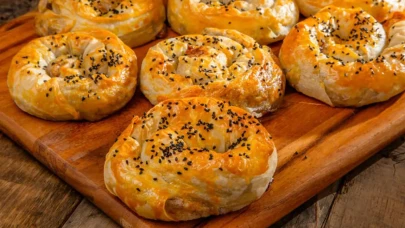 Çay Saatinin Yıldızı: Annelerin Tarifiyle Patlıcanlı Börek Hazırlama Rehberi