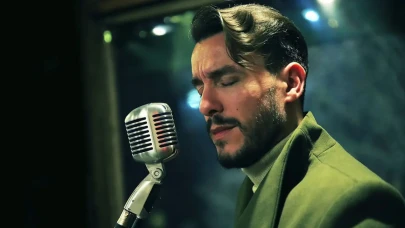 Cem Adrian: İnsanlığın Sesi Yükseliyor, Gözlerimizin Önünde Felaketler Yaşanıyor