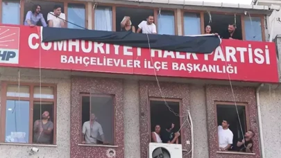 Gürsel Tekin, Sarıyer'e yola çıkma kararı aldı! Bahçelievler ilçesinde il binasında dikkat çeken afiş asıldı