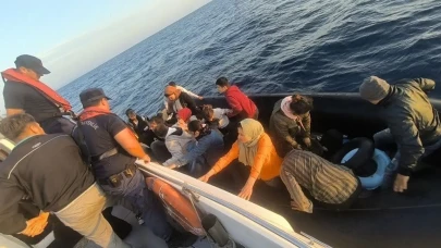 İzmir’de Sahil Güvenlik’ten çifte operasyon: 58 göçmen yakalandı!