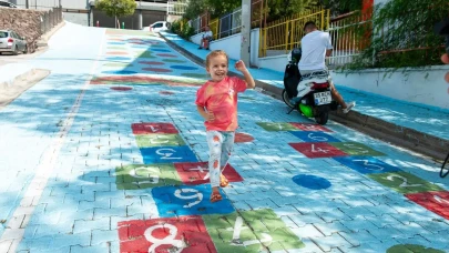 Karşıyaka Belediyesi’nden çocuklara geleneksel oyun sokağı