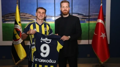 Kerem Aktürkoğlu'nun Fenerbahçe ile ilgili paylaşımı: Çocukluk pozları sosyal medyada dikkat çekti!
