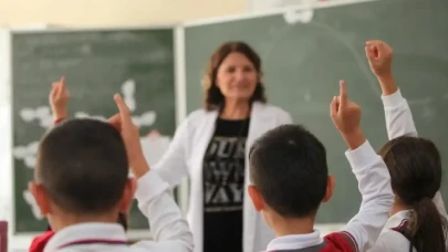 Bakan Yusuf Tekin'den Önemli Açıklama: Okullarda Kaynak Kitap Alım Yasağı Var mı?
