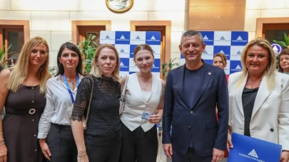 Özgür Özel, Nehir Zeyrek’in üniversite kaydına eşlik etti