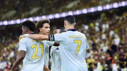 Ronaldo ve Mane'yle Al Nassr, Al Ittihad'ı 2-0 yenerek zirvede kalarak 12 puana ulaştı.