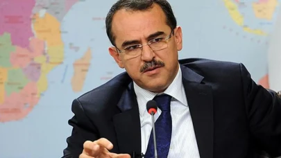 **Sadullah Ergin: Türkiye'nin Siyasi Arenasında Öne Çıkan İsimlerden Biri** Sadullah Ergin, Türk siyasetçi ve avukattır. 1964 yılında dünyaya gelen Ergin, lisans eğitimini İstanbul Üniversitesi Hukuk Fakültesi'nde tamamlamış, ardından hukuk alanında kariyerine başlamıştır. Siyasi hayatına Adalet ve Kalkınma Partisi (AKP) çatısı altında girmiştir.Ergin, 2002 yılında Türkiye Büyük Millet Meclisi'ne (TBMM) milletvekili olarak girmesiyle hızlı bir çıkış yapmış, ardından çeşitli görevlerde bulunmuştur. 2009-2011 yılları arasında Adalet Bakanlığı görevini üstlenerek, önemli hukuki reformlar ve değişimlerin mimarları arasına girmiştir. Bu dönemde, yargı bağımsızlığı ve adalet sisteminin iyileştirilmesi için önemli adımlar atmıştır.Siyasi kariyerinin yanı sıra, sivil toplum projelerine de destek vermiş, sosyal adalet konusunda aktif rol almıştır. Ergin, yürüttüğü çalışmalarla Türkiye’nin siyasi ve hukuki gelişiminde önemli bir etki bırakmıştır. Son yıllarda çeşitli medya platformlarında görüşleriyle de sıkça gündeme gelen Ergin, hala Türkiye’nin siyasi tarihinde önemli bir figür olarak varlığını sürdürmektedir.