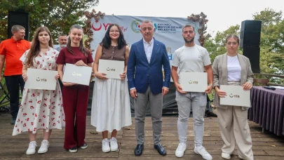 Tahir Büyükakın, Soydaş Gençlerle Geleceğe Yönelik Hedeflerini Paylaştı!