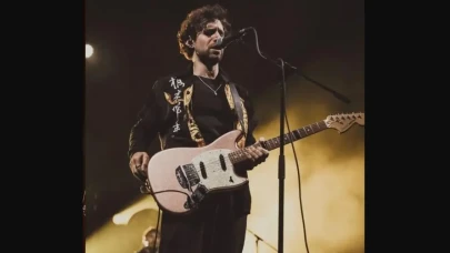 Tolga Akdoğan: Adamlar Grubu Solisti ve Gizemli Hayatı