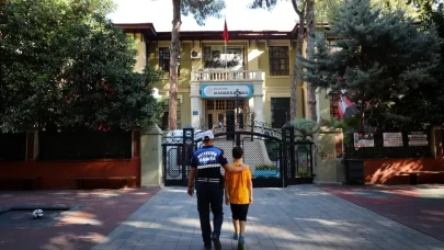 Yeni eğitim yılı başladı, zabıta okul önlerinde görevde