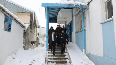 Karayazı Kaymakamı Titiz'den Emniyet Müdürü Çeribaş'a hayırlı olsun ziyareti