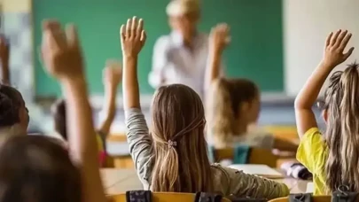 15 Tatil Tarihleri Açıklandı: Karne Günüyle Birlikte Başlıyor!