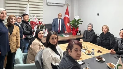 AK Parti Kadın Kolları Yeşilay Artvin Şubesi'ni Ziyaret Etti, Projeler Değerlendirildi