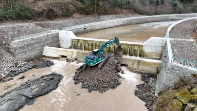 Trabzon'da tersip bendinde temizlik çalışmaları, taşkın riskini azaltmayı hedefliyor